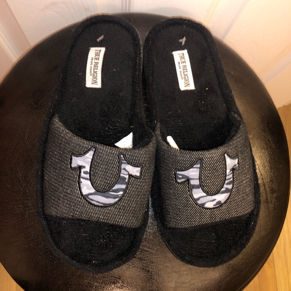 TRUE RELIGION SLIPPERS